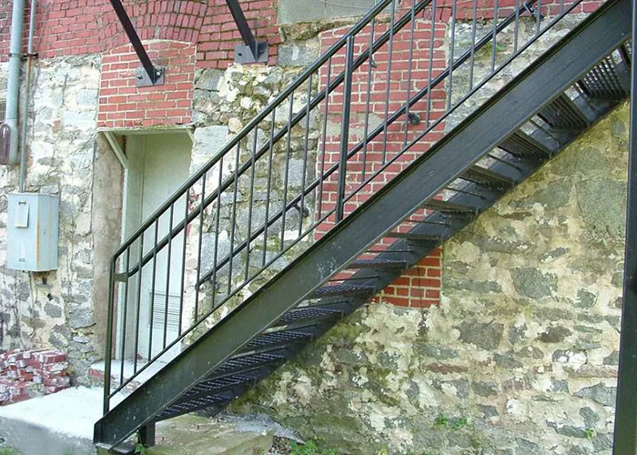 مراحل اجرای راه پله با تیرآهن